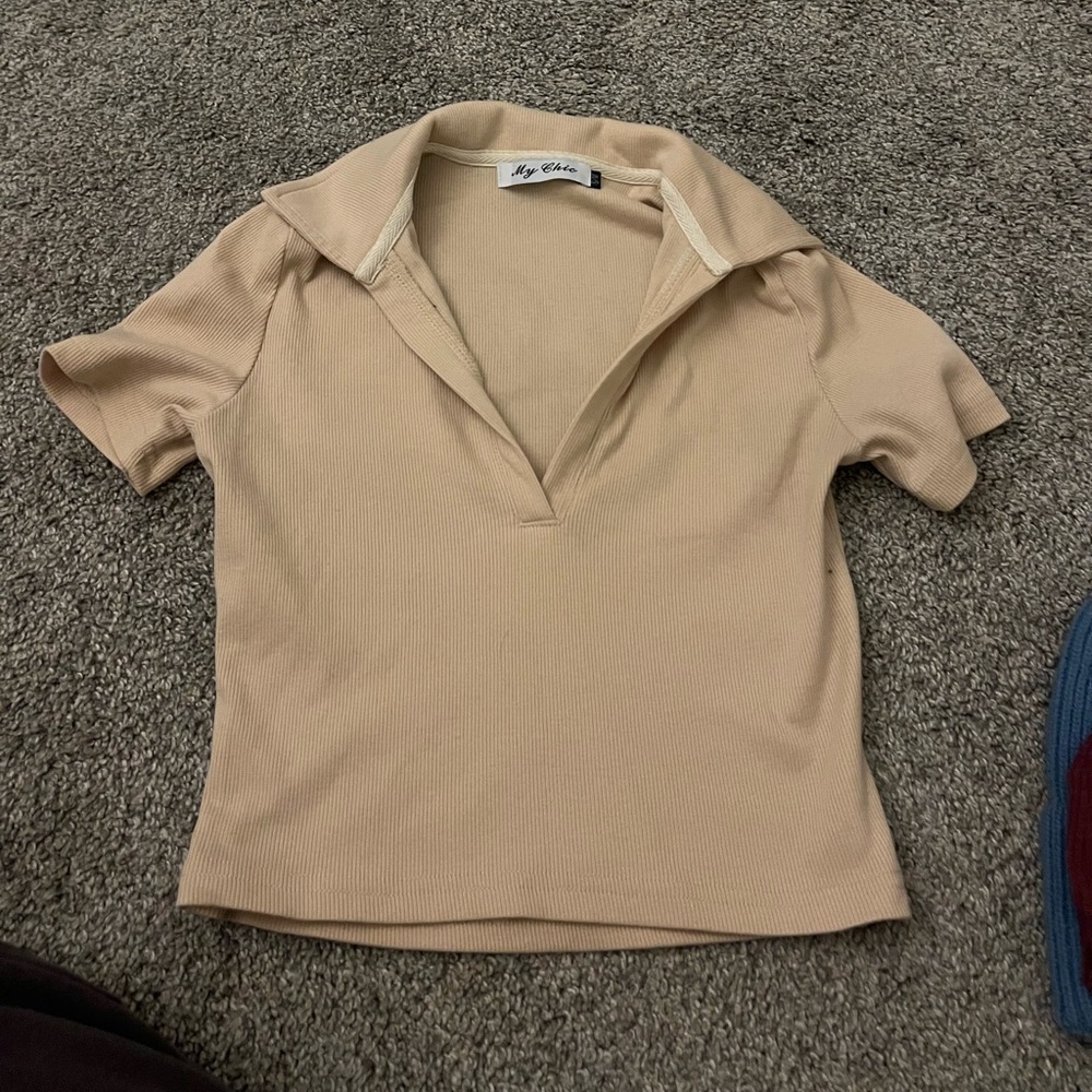 Golf/collard tan top